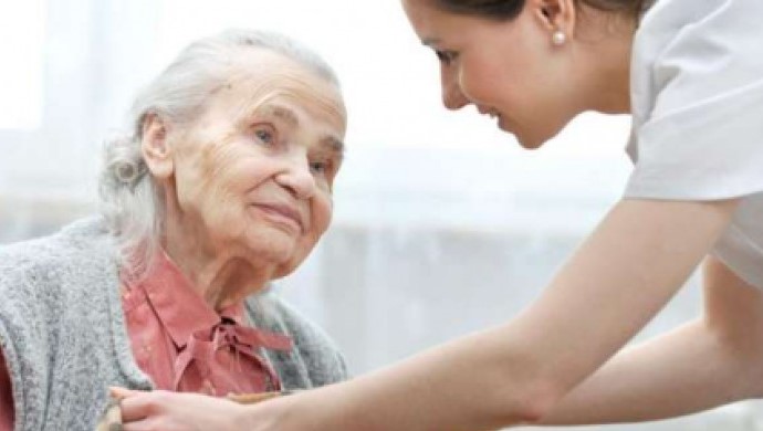 “Beneficios de la kinesiología en personas mayores” por Lic. Flavia Peñaloza